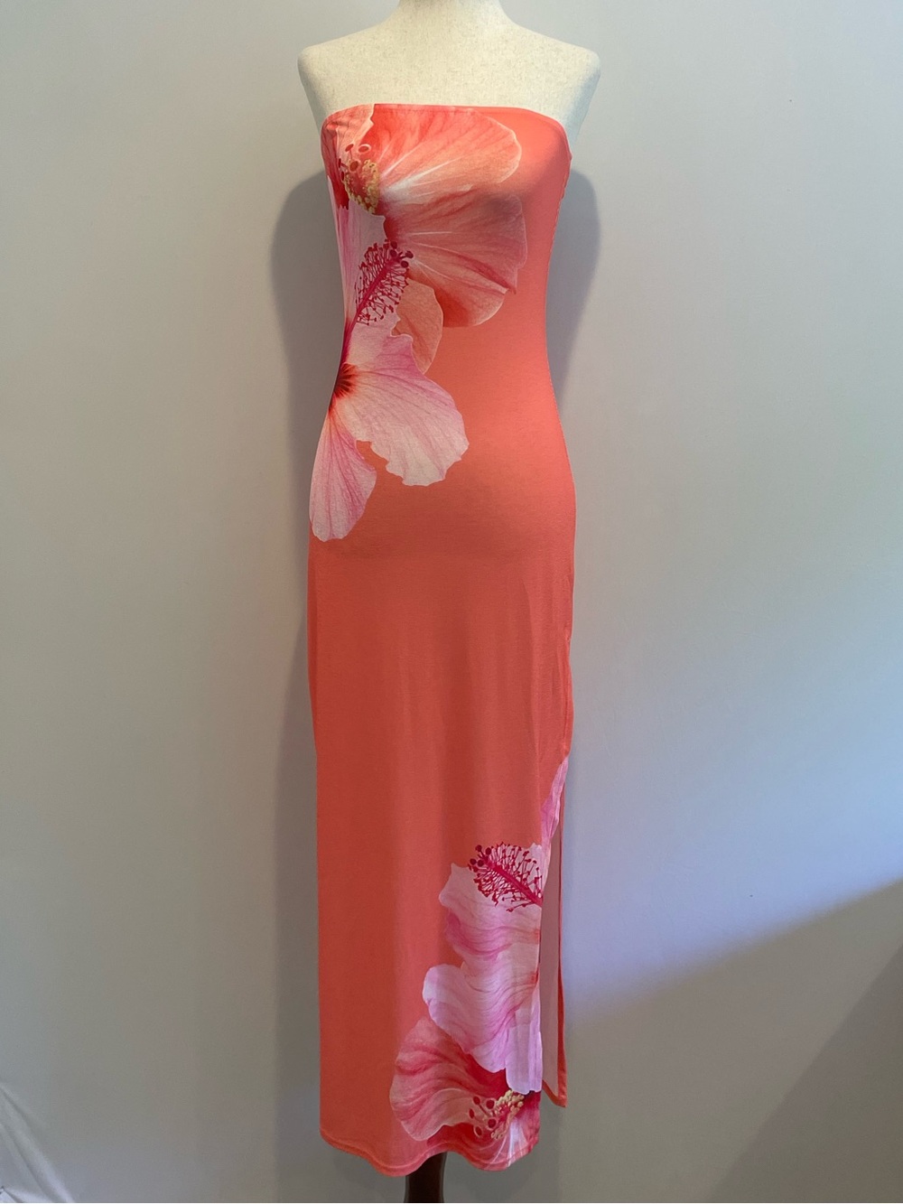 NWT Wild Fable Coral Strapless Maxi Dress - Size XS
Resort, vacation, cover up